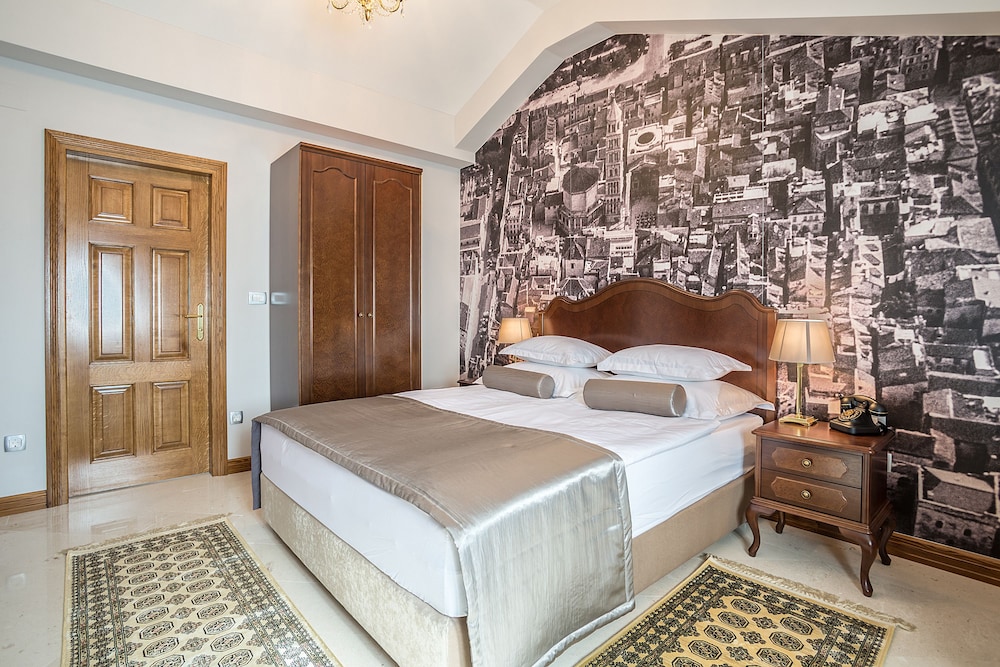 SPLENDIDA PALACE 29/80