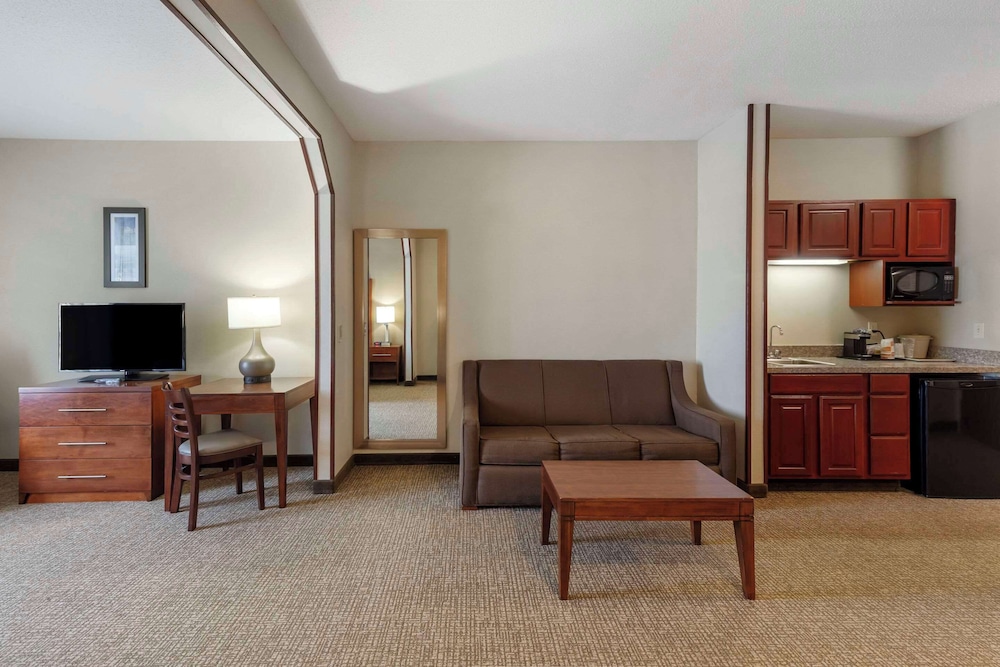 Comfort Inn & Suites Rapid City South - Mt Rushmore Gateway 47/66