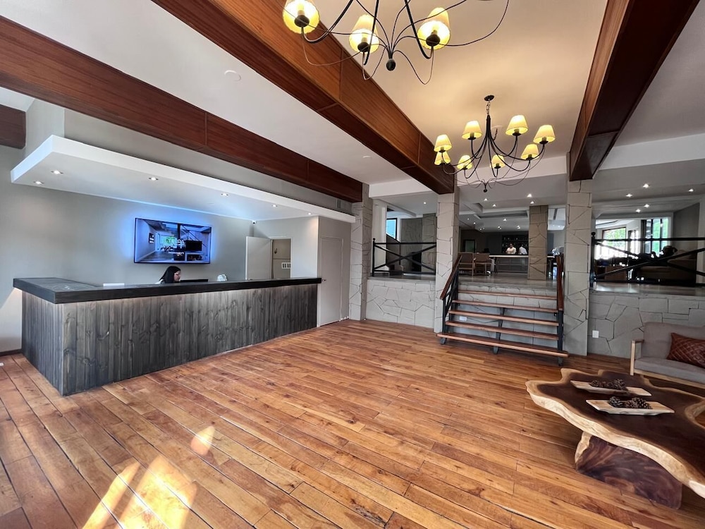 Cerro Calafate Hotel 3/30
