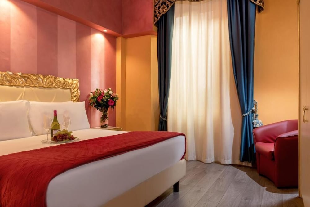 ROOM, DOUBLE OR TWIN BED