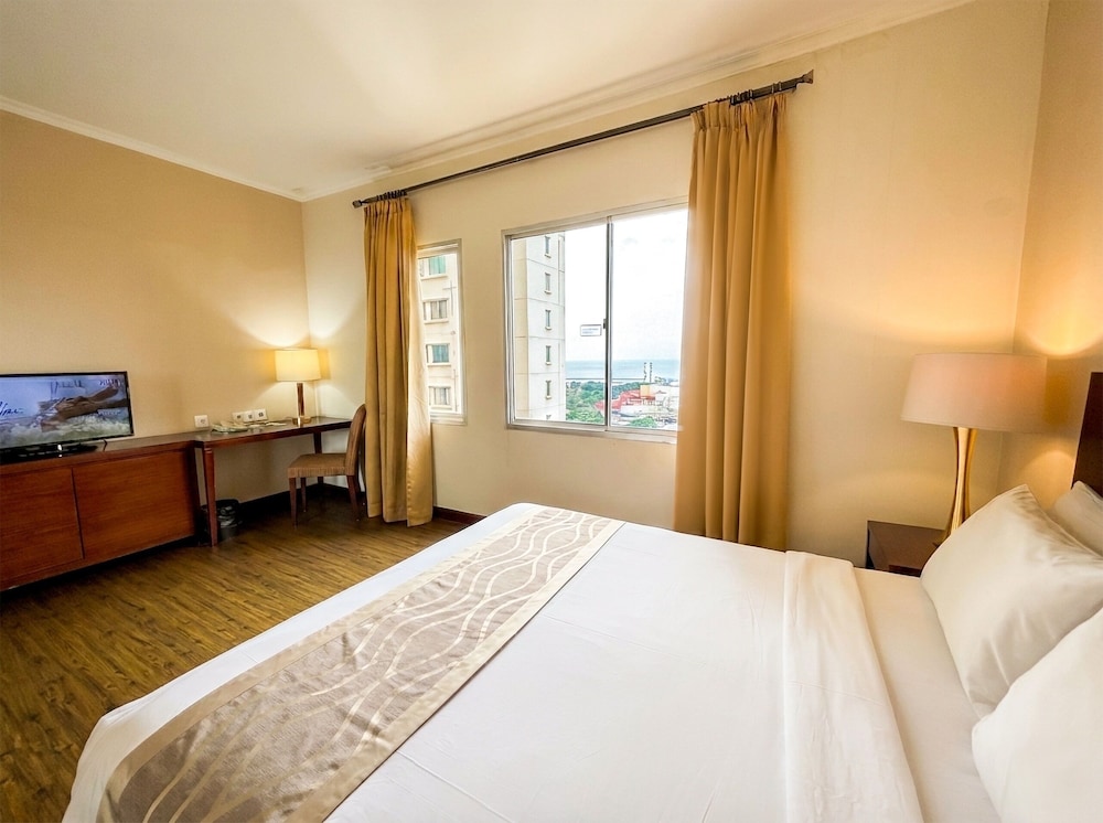 DELUXE, SUITE, QUEEN BED, OCEAN VIEW