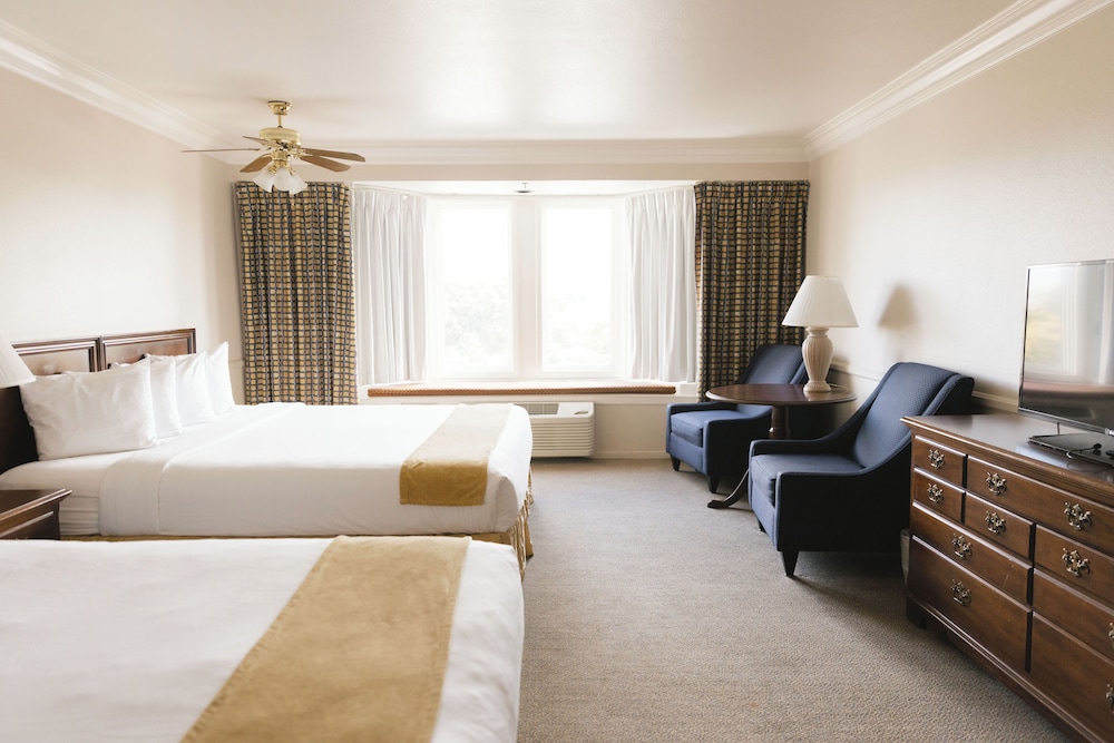 HISTORIC SANTA MARIA INN 24/67