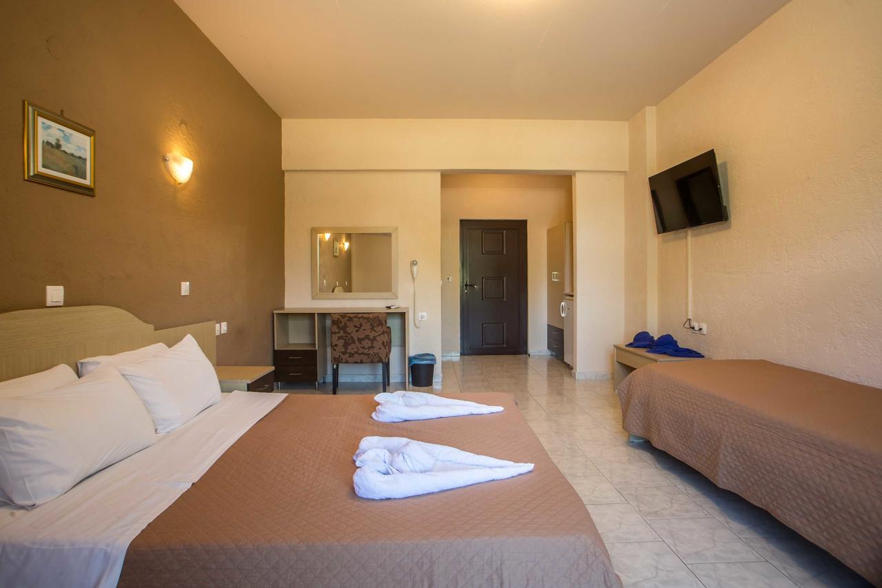 Santa Helena Hotel 34/90