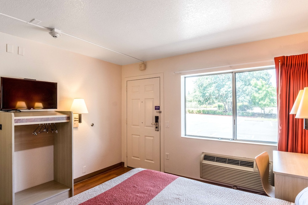 Motel6 Redding, CA - Central 23/47