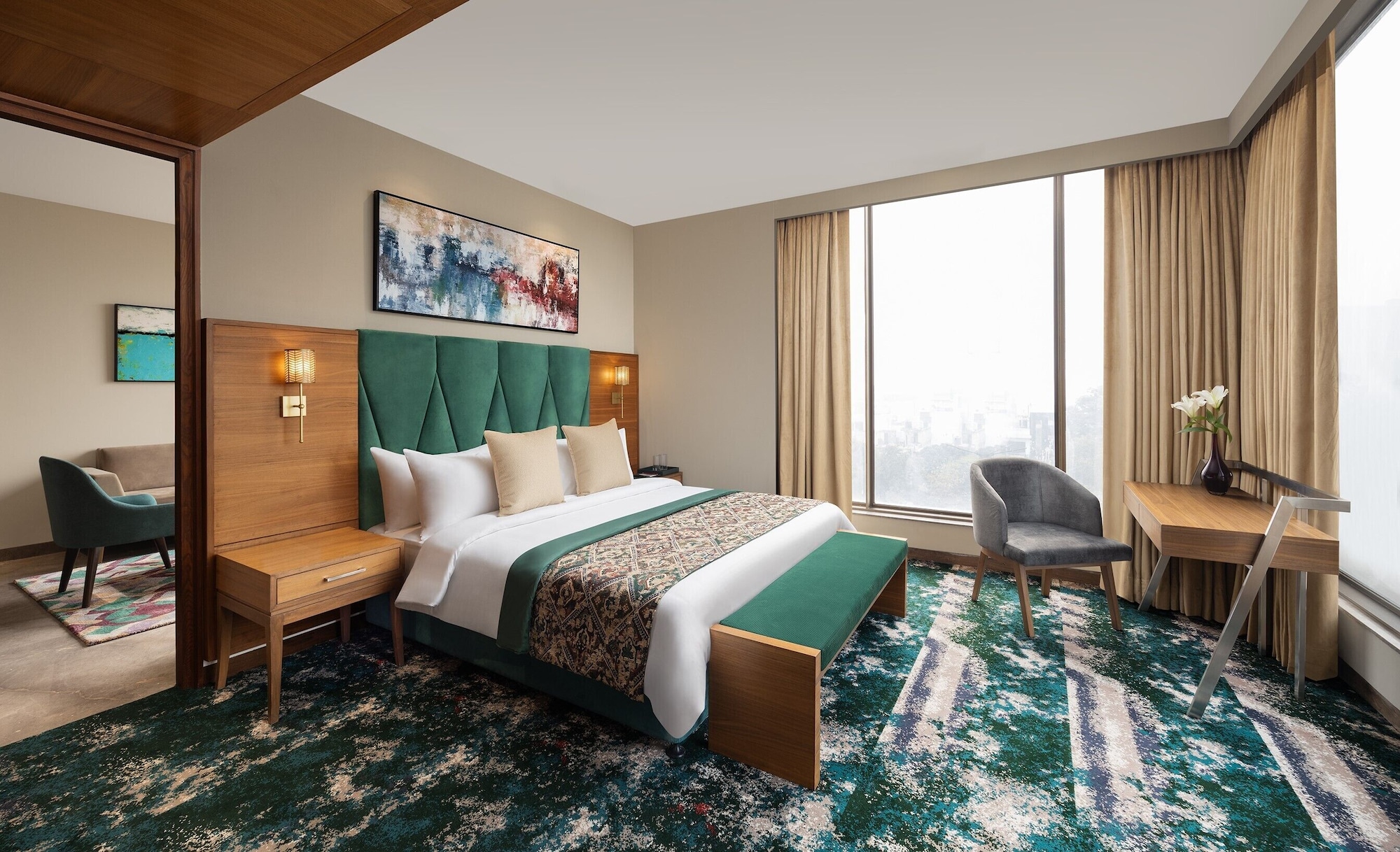 SUITE, KING BED
