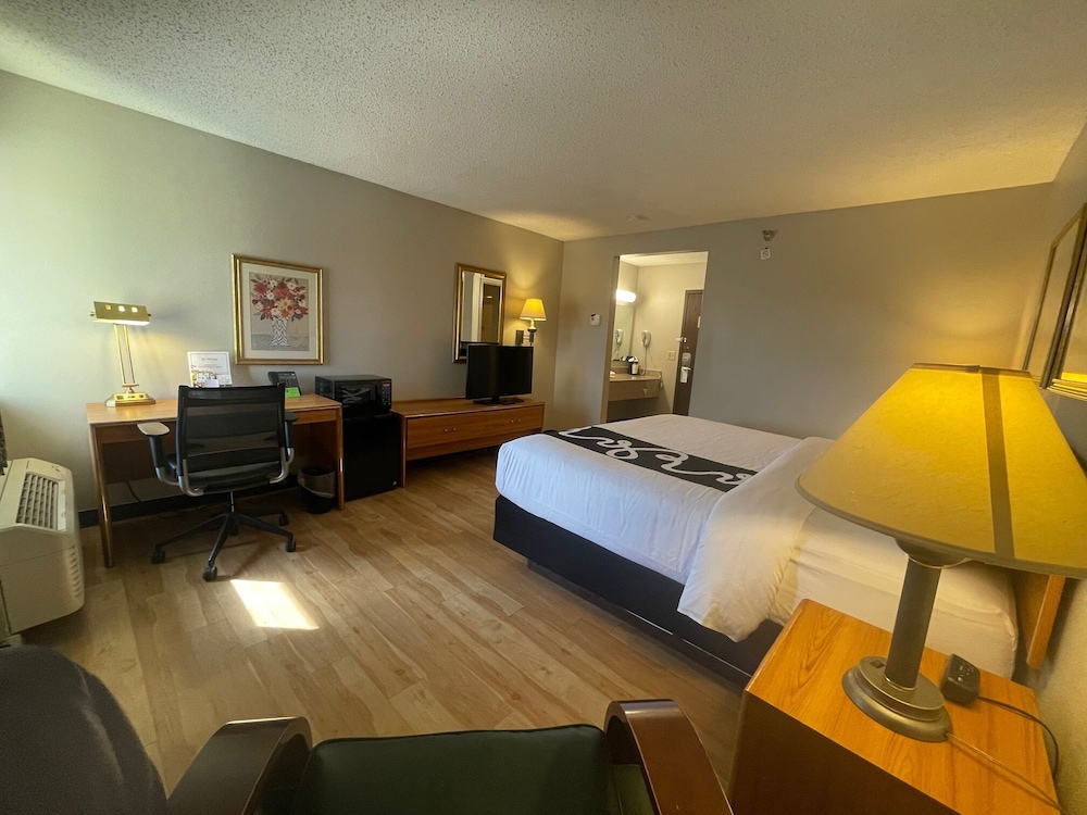 Days Inn by Wyndham Pleasant Prairie Kenosh 24/55