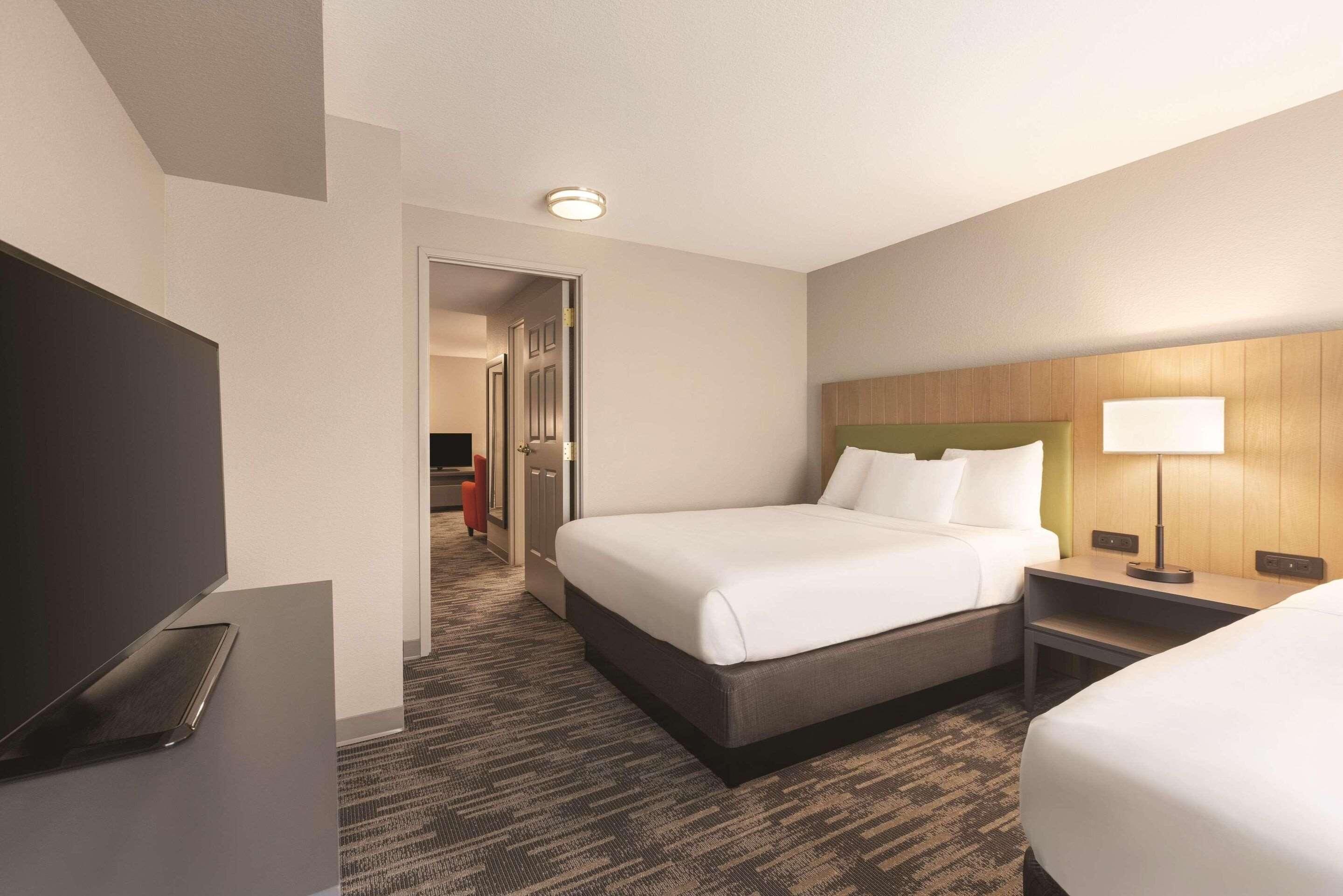 SUITE, 2 QUEEN BEDS