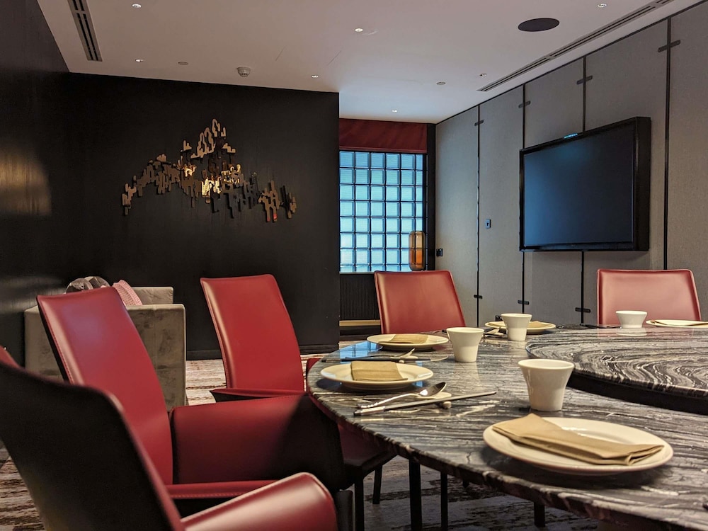 Pullman Singapore Orchard (ex Grand Park Orchard) 40/50