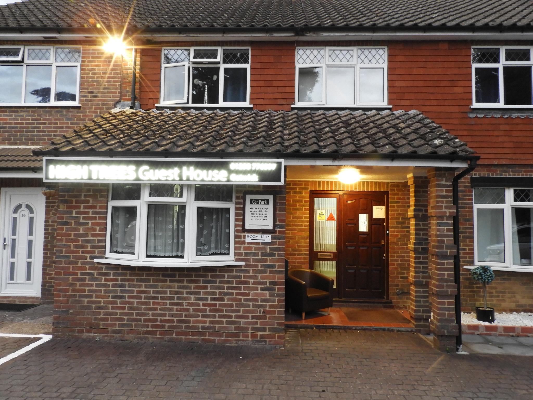 High Trees Guest House Gatwick 1/49