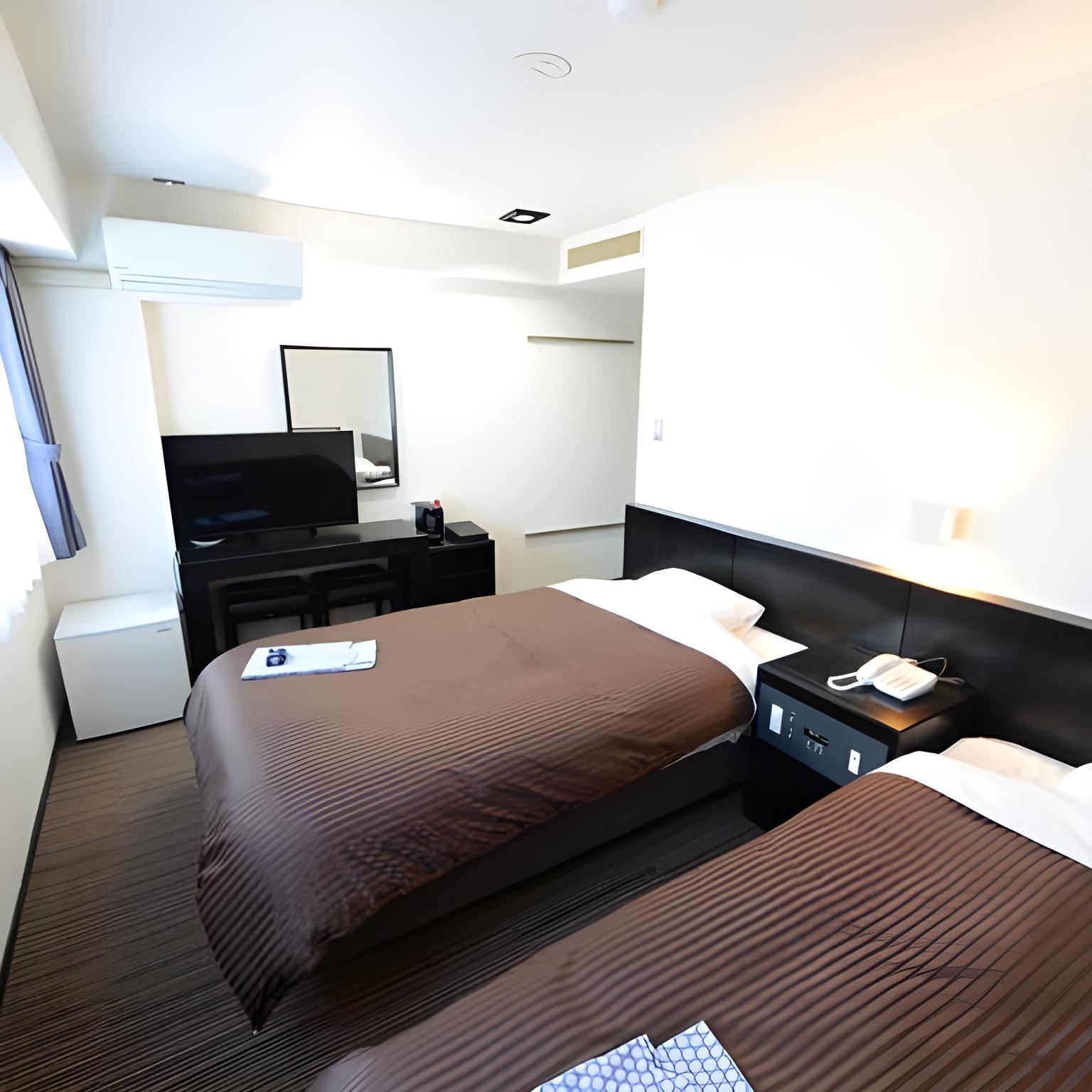 Renovated, Guest Room, Twin Beds