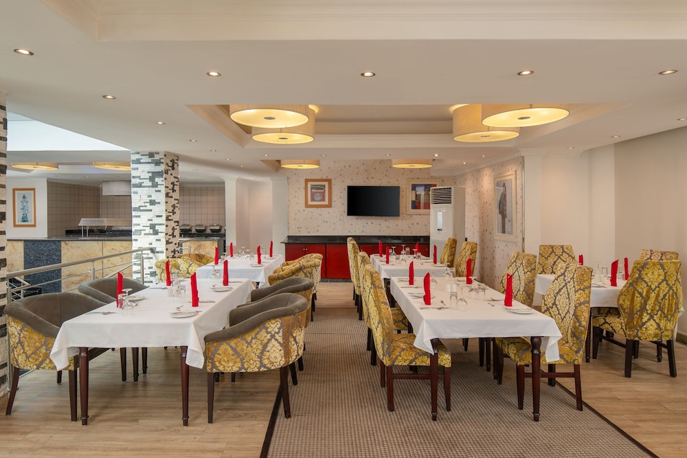 Protea Hotel By Marriott Lagos Kuramo Waters 58/71