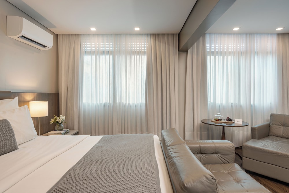 EXECUTIVE, SUITE