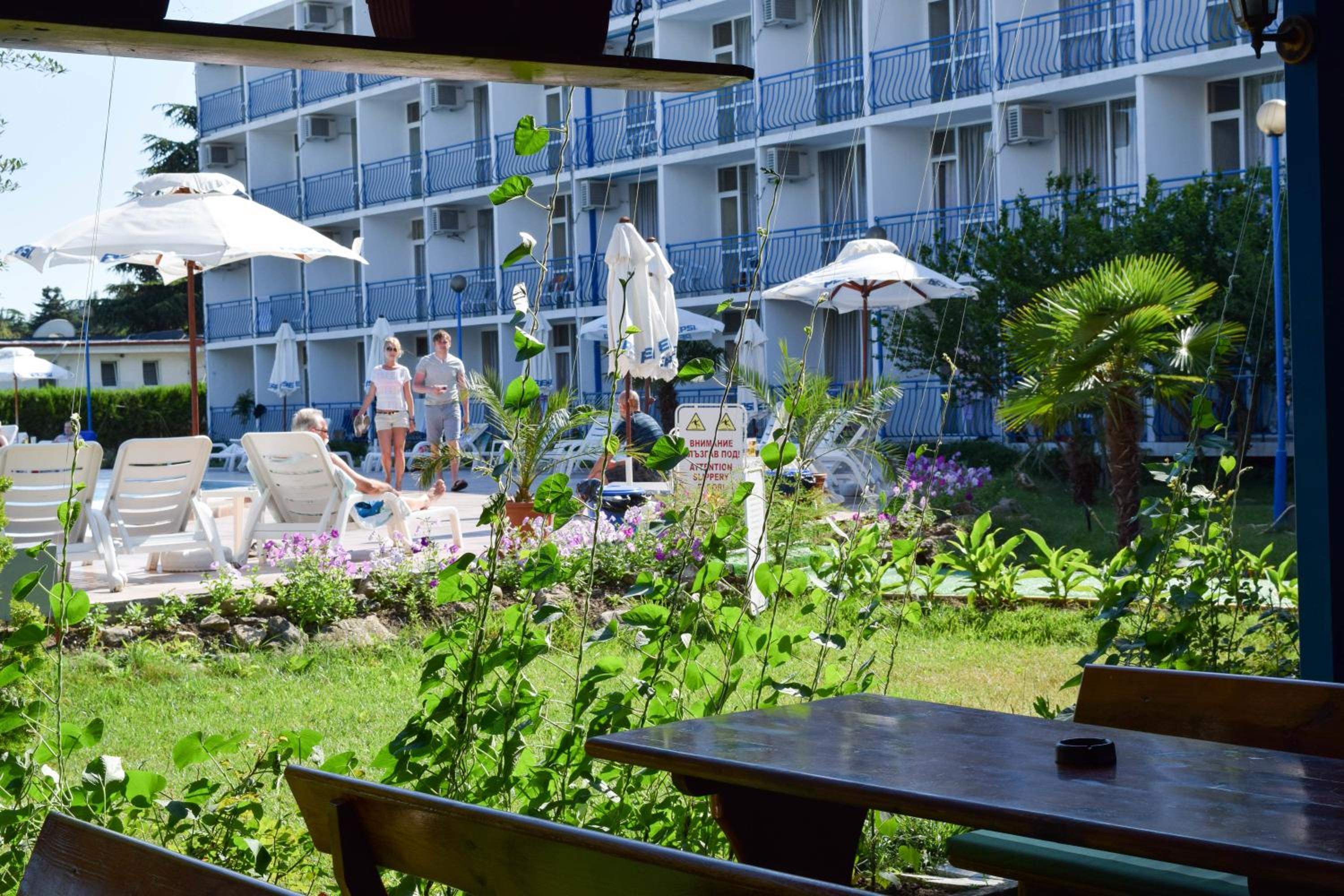 Balaton Hotel 46/52