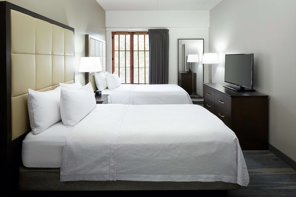 1 BEDROOM, SUITE, 2 DOUBLE BEDS, SOFA
