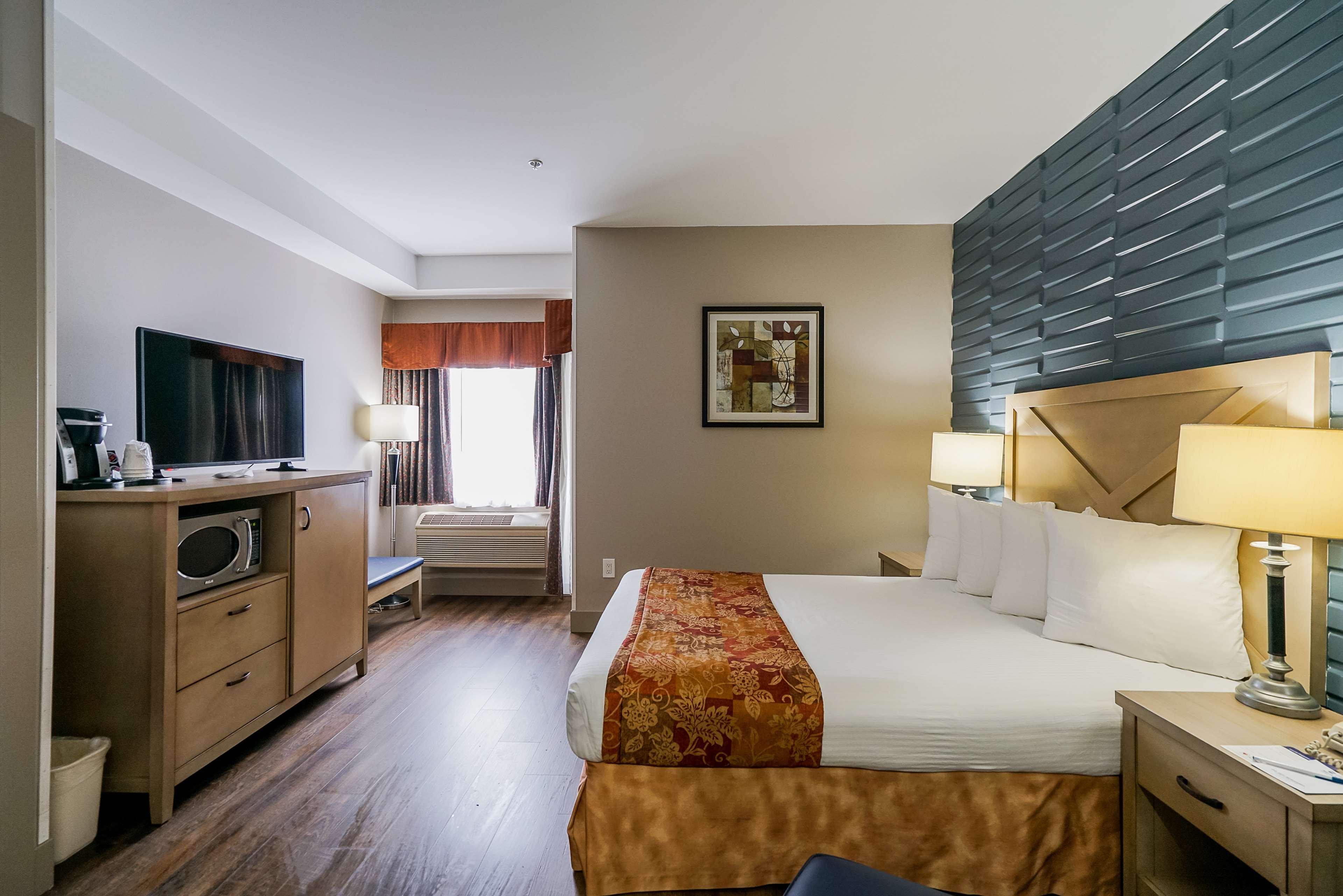 غرفة بسرير مزدوج