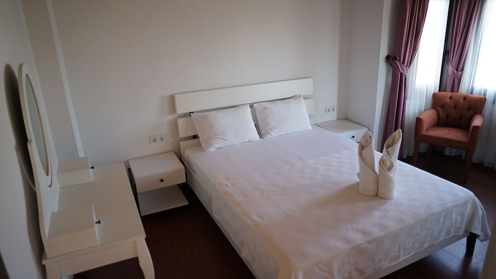 Karyada Hotel 15/50