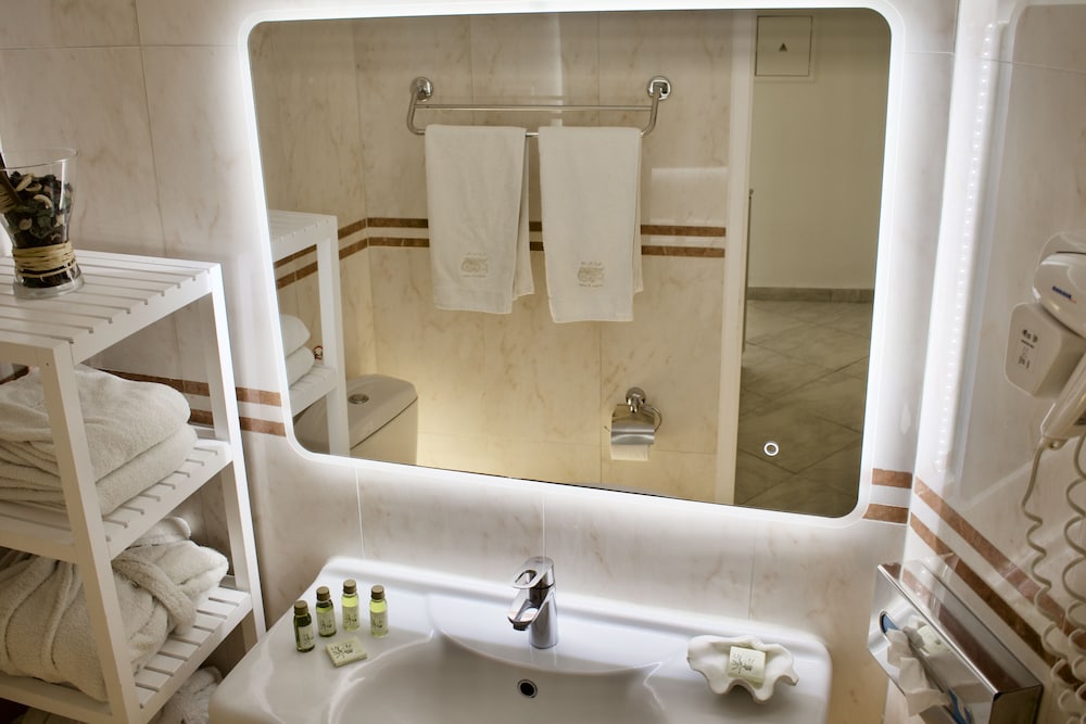JUNIOR SUITE, SEA VIEW, JETTED TUB