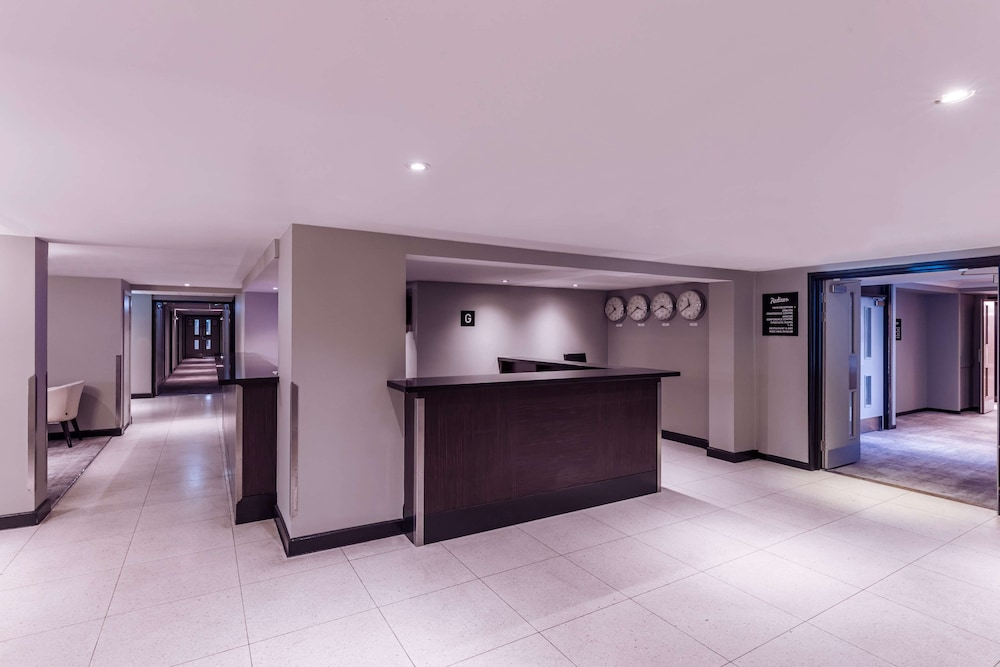 Lobby at Radisson Hotel and Conference Centre London Heathrow, LONDON