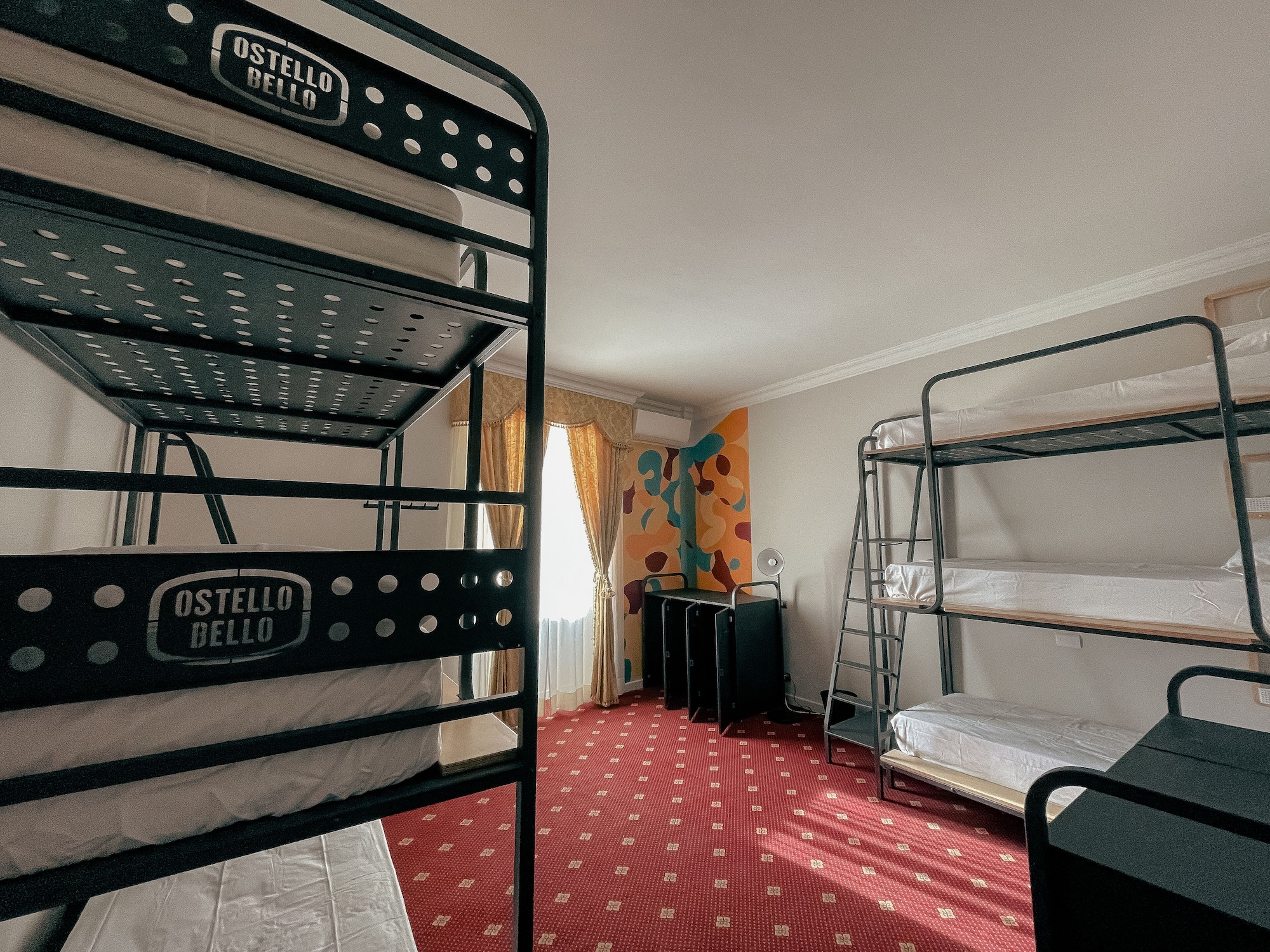 Mixed Dorm, 6 People, 3 Bunk Beds
