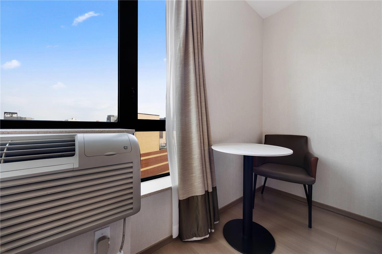 Ramada by Wyndham Flushing Queens 16/35