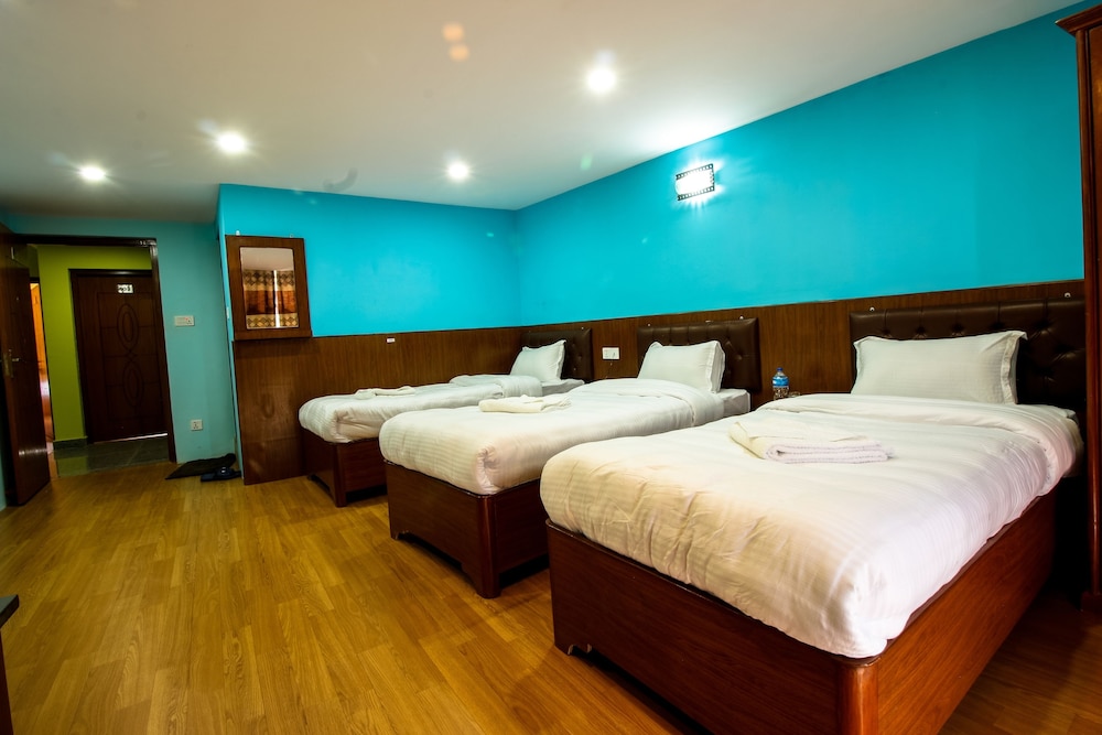 Everest Holiday Inn 16/28