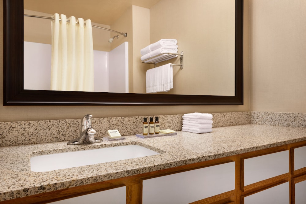 Hawthorn Extended Stay by Wyndham Oak Creek 19/20