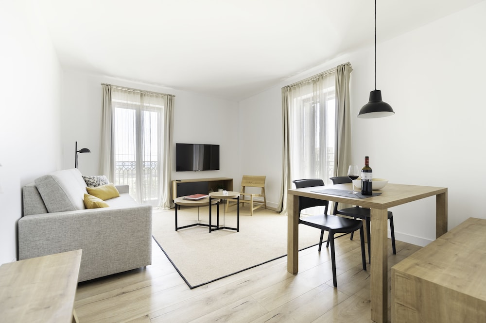 Port Plaza Apartments 20/42