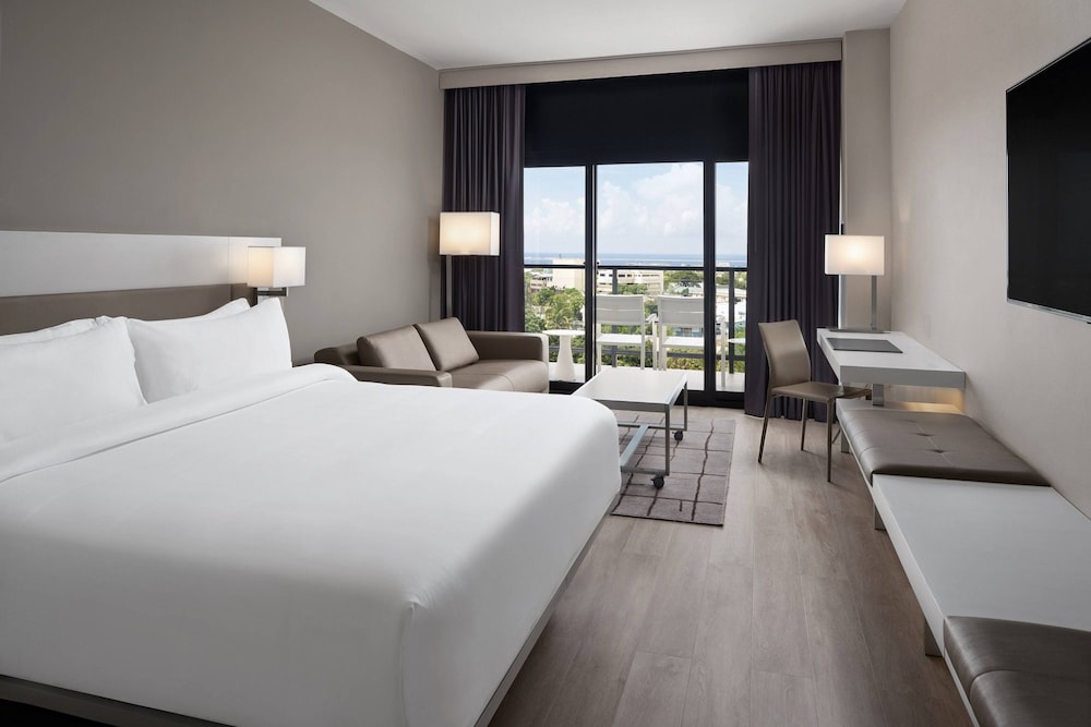 AC Hotel Kingston, Jamaica 15/55