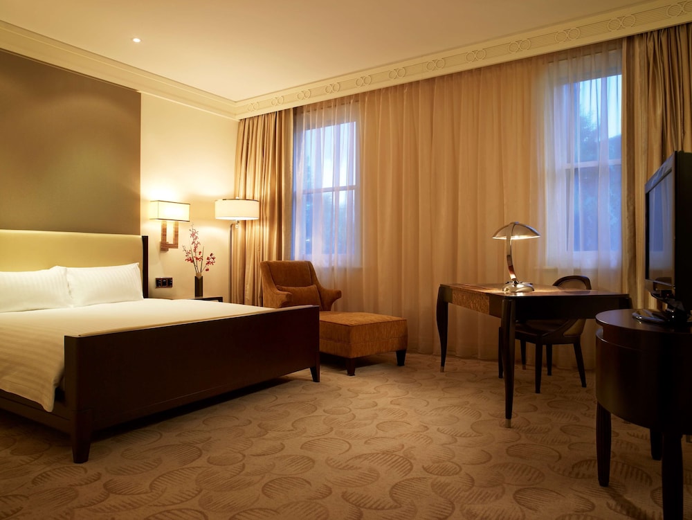Hyatt Hotel Canberra 26/75