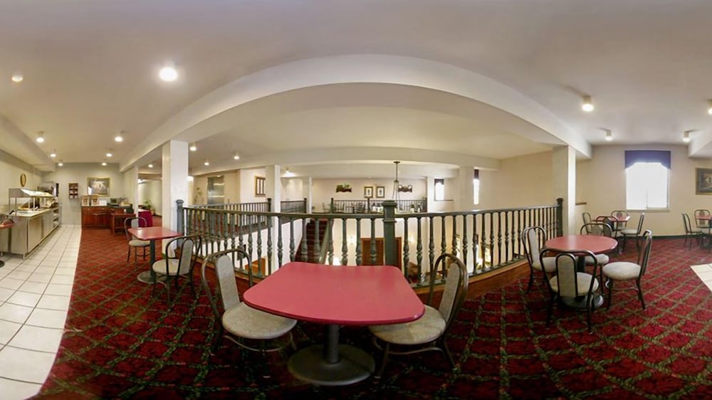 Days Inn & Suites by Wyndham Hickory 19/25