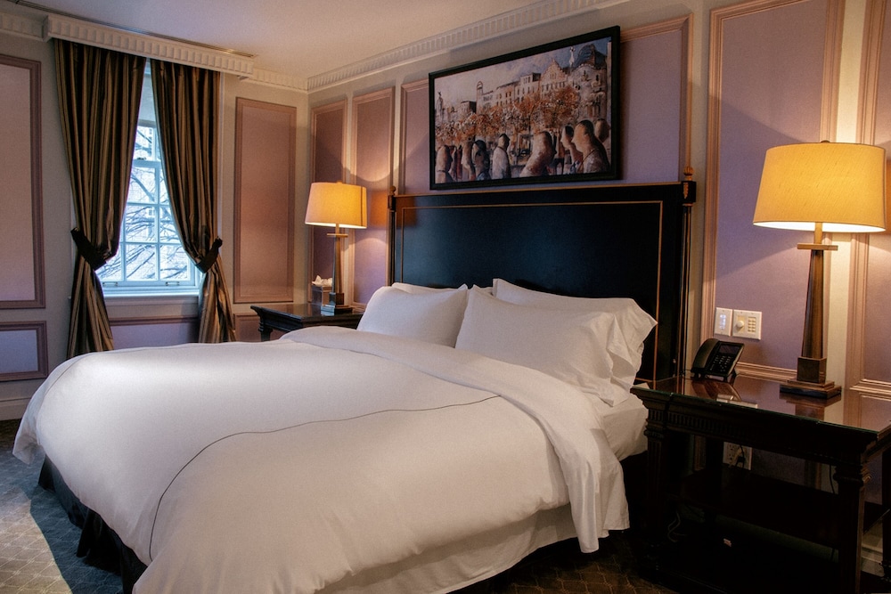 SULTAN, SUITE, KING BED, SOFA