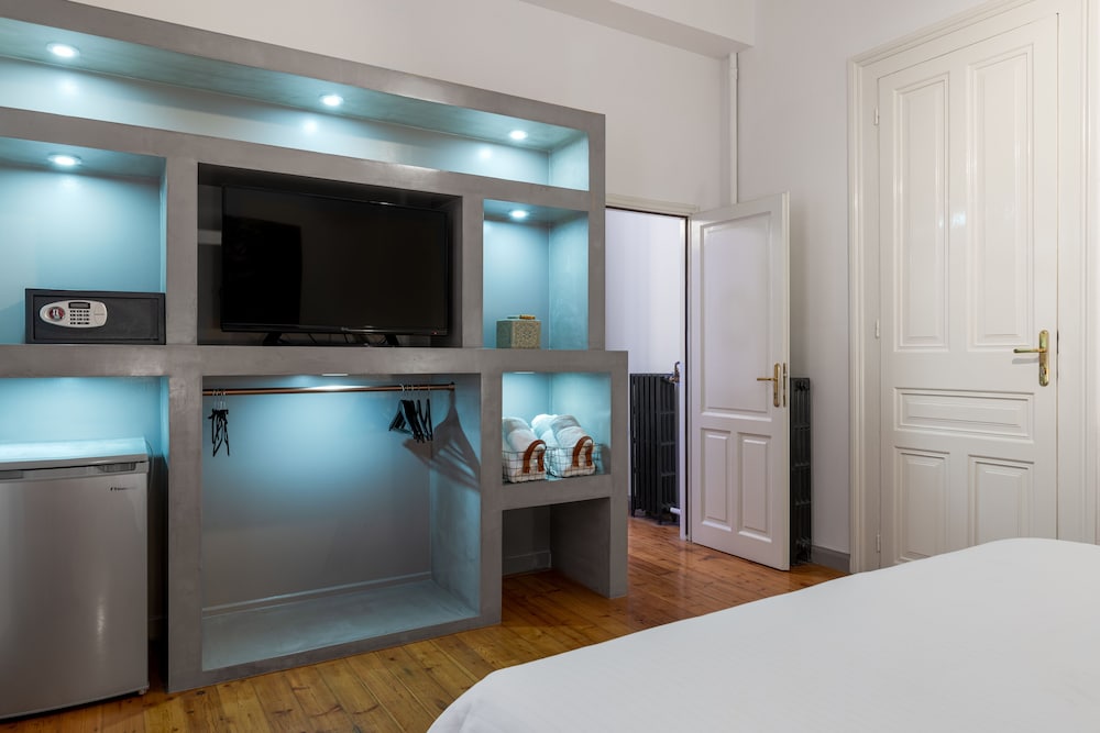 2Mazi Suites 18/47