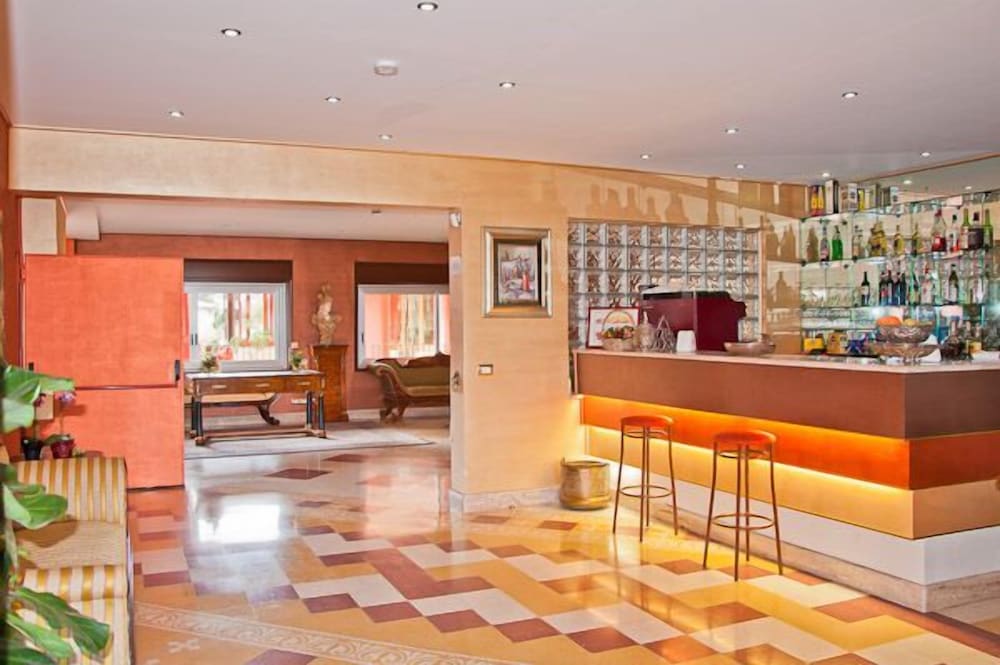 Ares Hotel 4/33