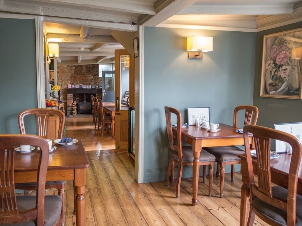 The Old Borough Arms 25/27