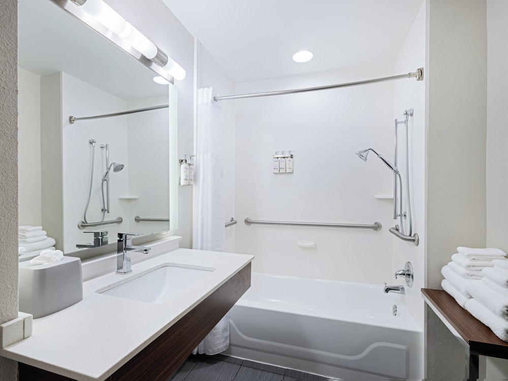 Holiday Inn Express Suites Augusta West Ft Gordon Area 67/69