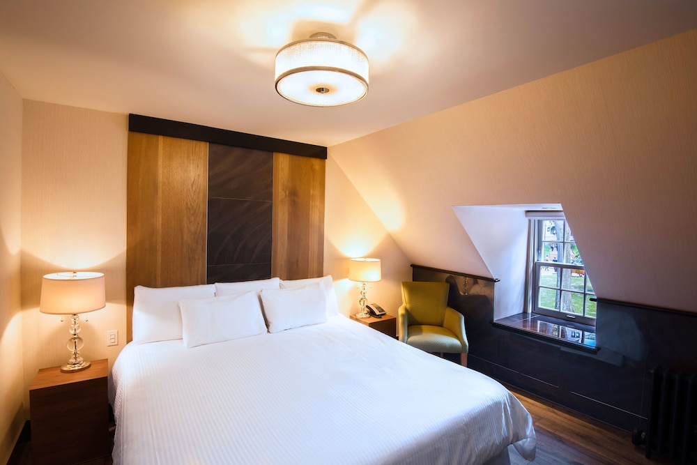 Deluxe, Suite, King Bed, Park View, Sofa