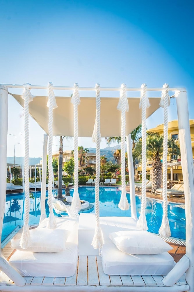 Parthenis Hotel & Suites 44/50