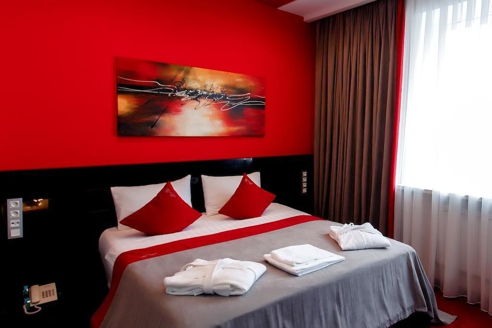 Mildom Premium Hotel 20/45