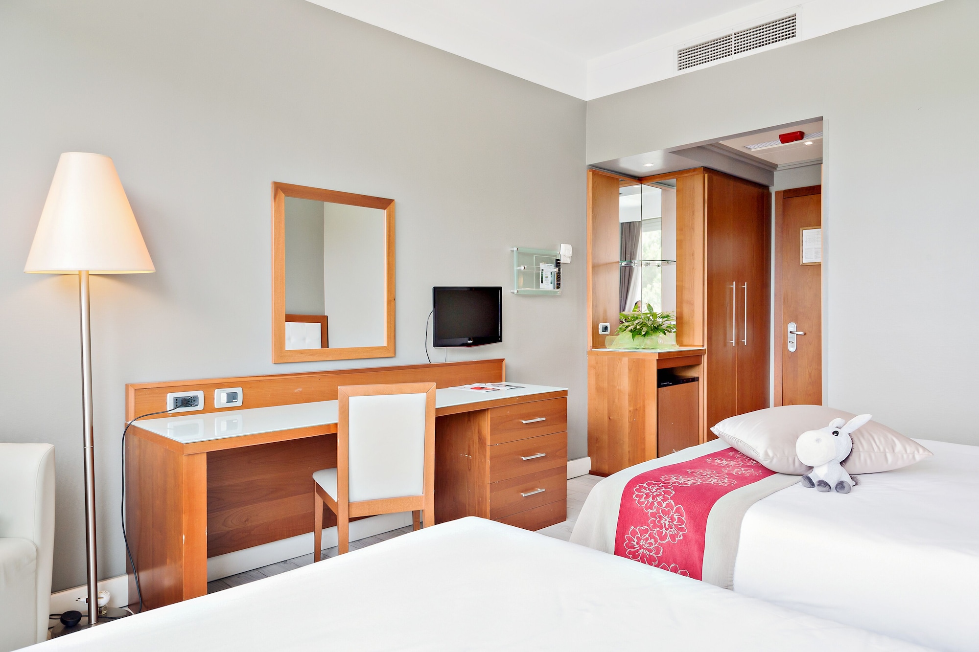 ROOM, QUADRUPLE