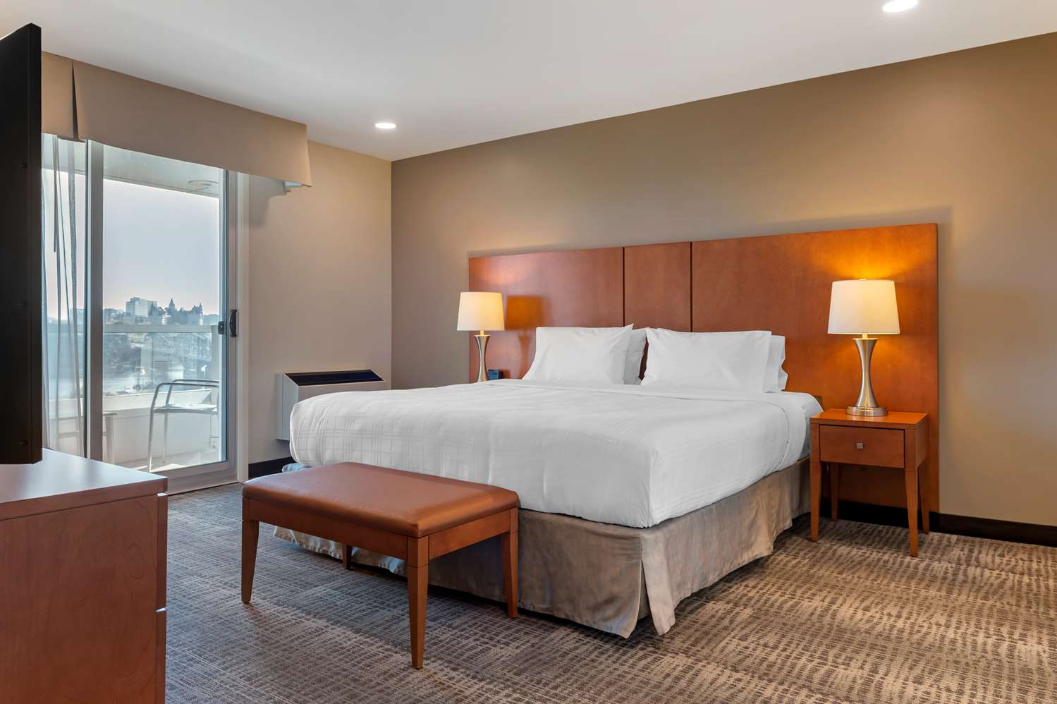 Executive, Suite, King Bed, River View, Sofa
