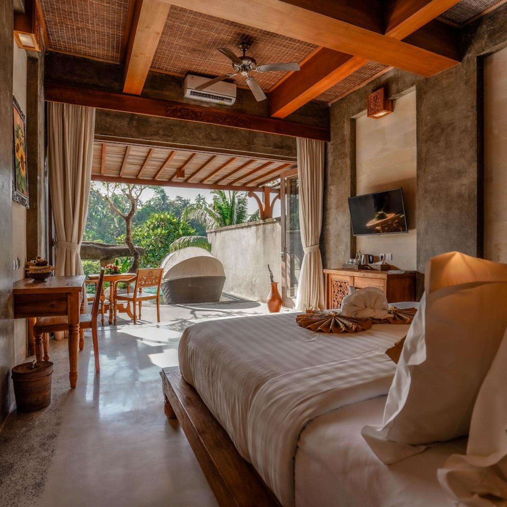 Royal, Suite, Jungle and Pool View
