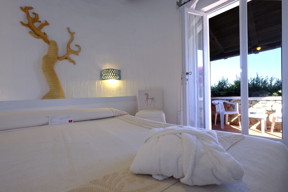 Hotel Resort And Spa Baia Caddinas 6/50