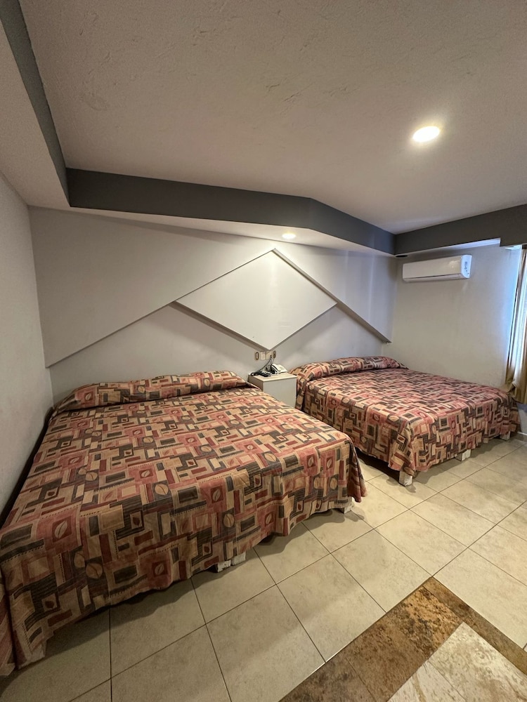 Standard, 2 King Beds