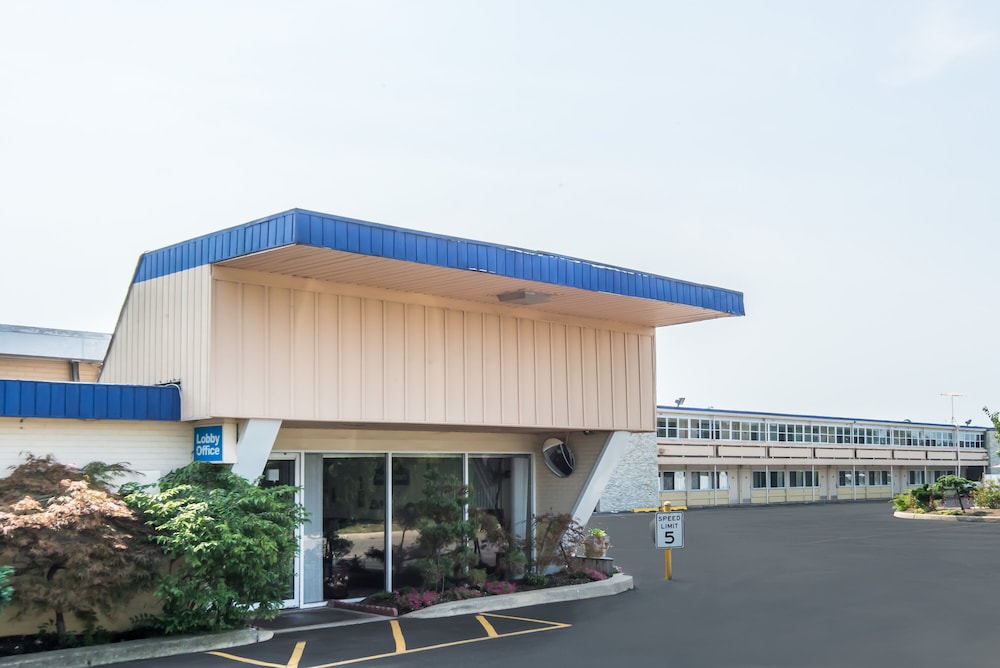 Days Inn by Wyndham Hicksville Long Island 1/20