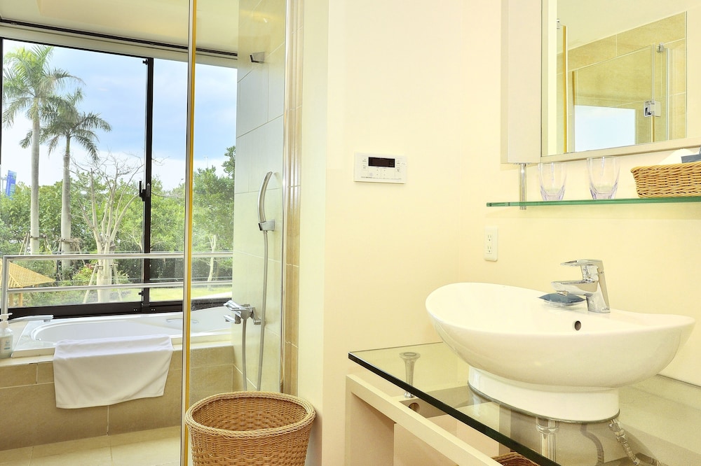 EXECUTIVE, SUITE