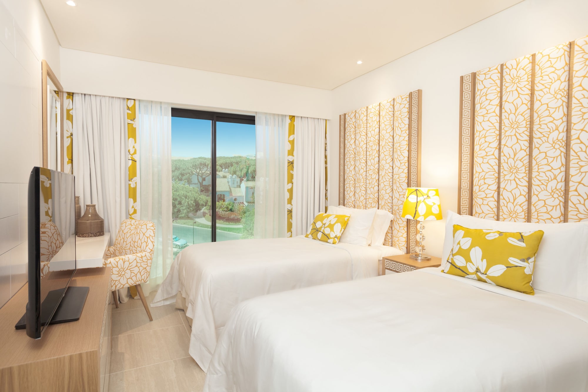3 BEDROOMS, GARDEN, SUITE, GARDEN ACCESS