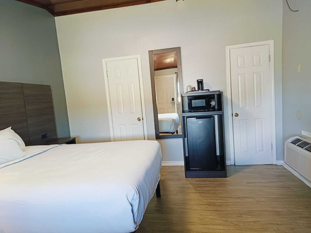 Village Inn Motel Rockport near Aransas Bay 18/50