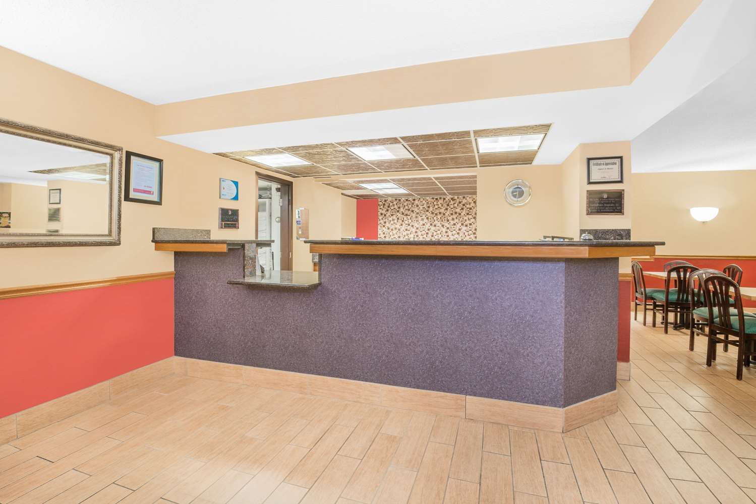 Super 8 by Wyndham Marshalltown 4/25