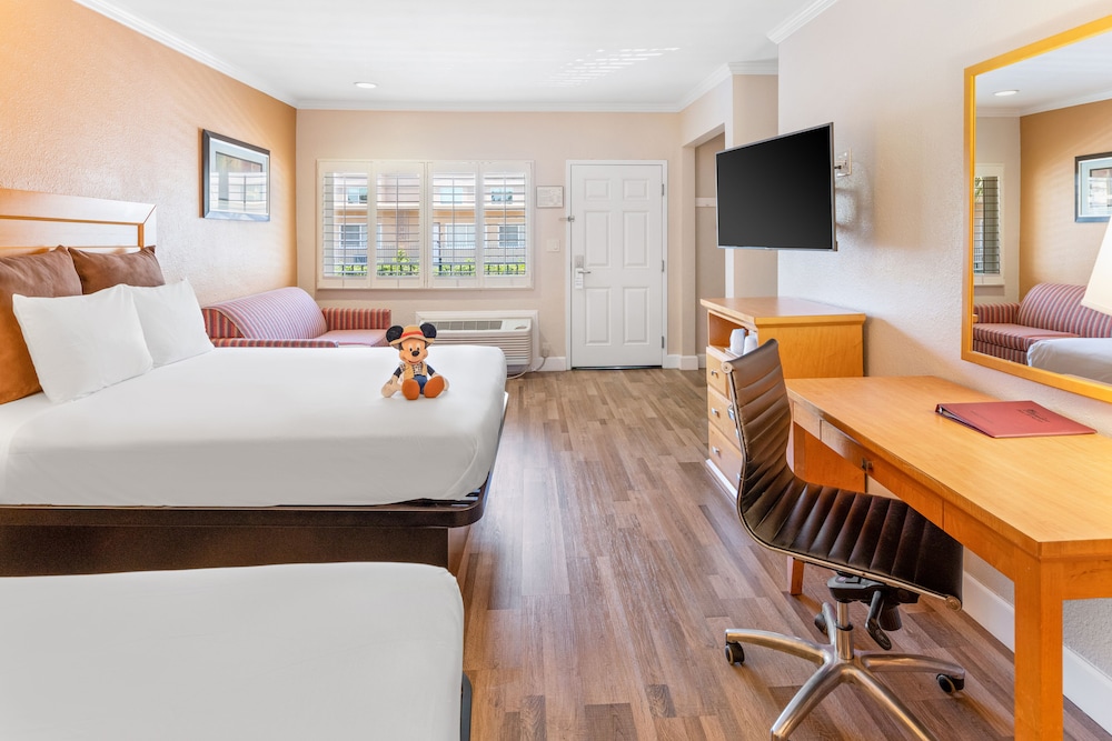 Anaheim Islander Inn And Suites 47/58
