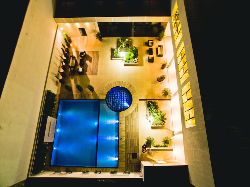 Megal Suites Hotel 6/45